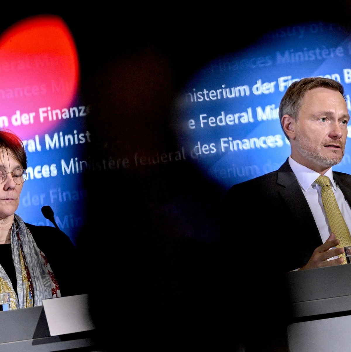 Monika Heinold (l) von den Grünen hat Pläne des Finanzministers zu finanziellen Kürzungen für die Länder scharf kritisiert. (Archivbild) - Foto: Britta Pedersen/dpa