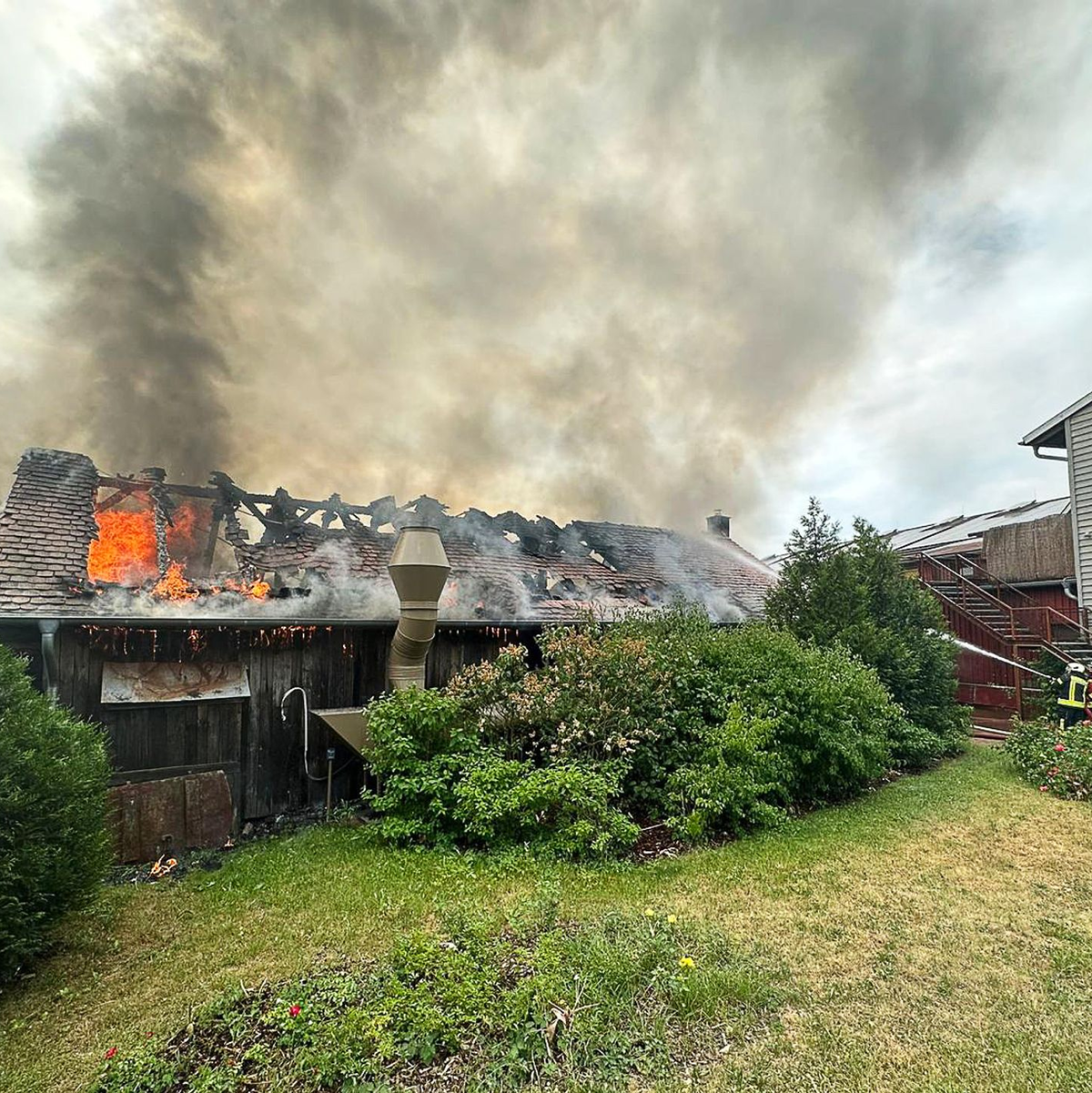 Hauptsächlich handele es sich um Rauchgasvergiftungen, so ein Sprecher der Feuerwehr. - Foto: -/tv7news.de/dpa