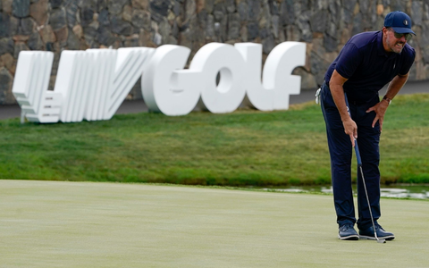 Die bisher konkurrierenden Golf-Touren haben ihren Streit beigelegt und eine Zusammenarbeit vereinbart. - Foto: Seth Wenig/AP/dpa