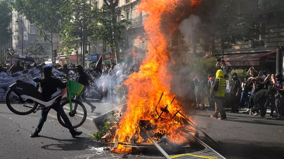Demonstrationen und Ausschreitungen in Paris. - Bild: Michel Euler/AP/dpa