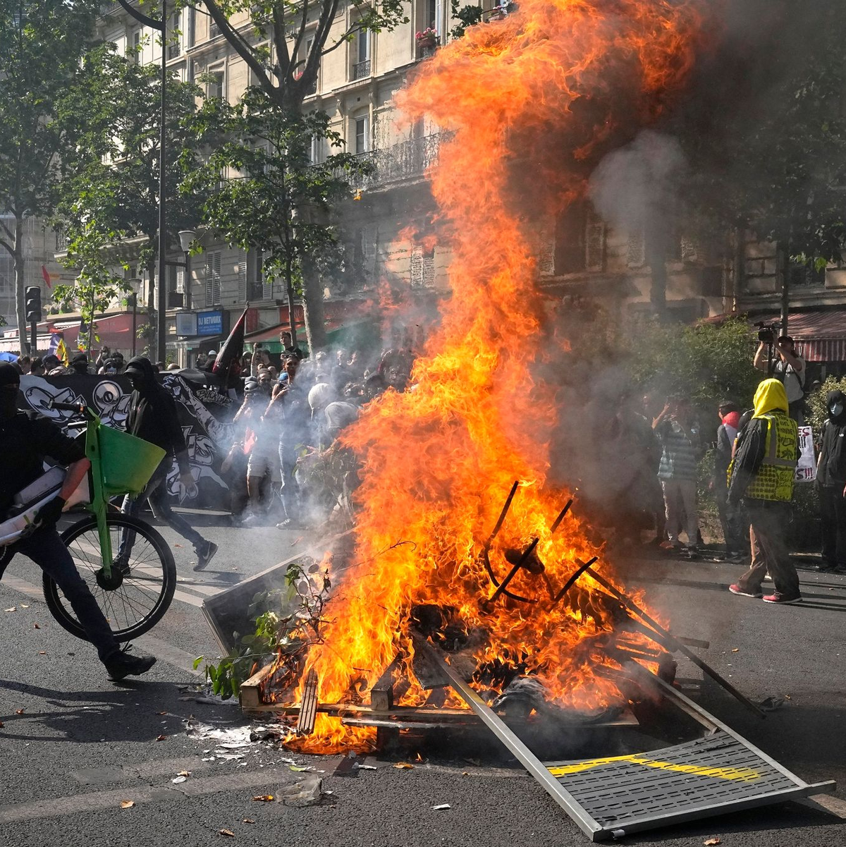 Demonstrationen und Ausschreitungen in Paris. - Foto: Michel Euler/AP/dpa