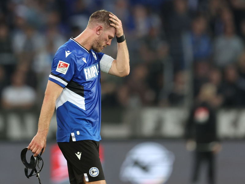 Auch der frühe Treffer von Fabian Klos konnte den Bielefelder Abstieg nicht abwenden. - Foto: Friso Gentsch/dpa