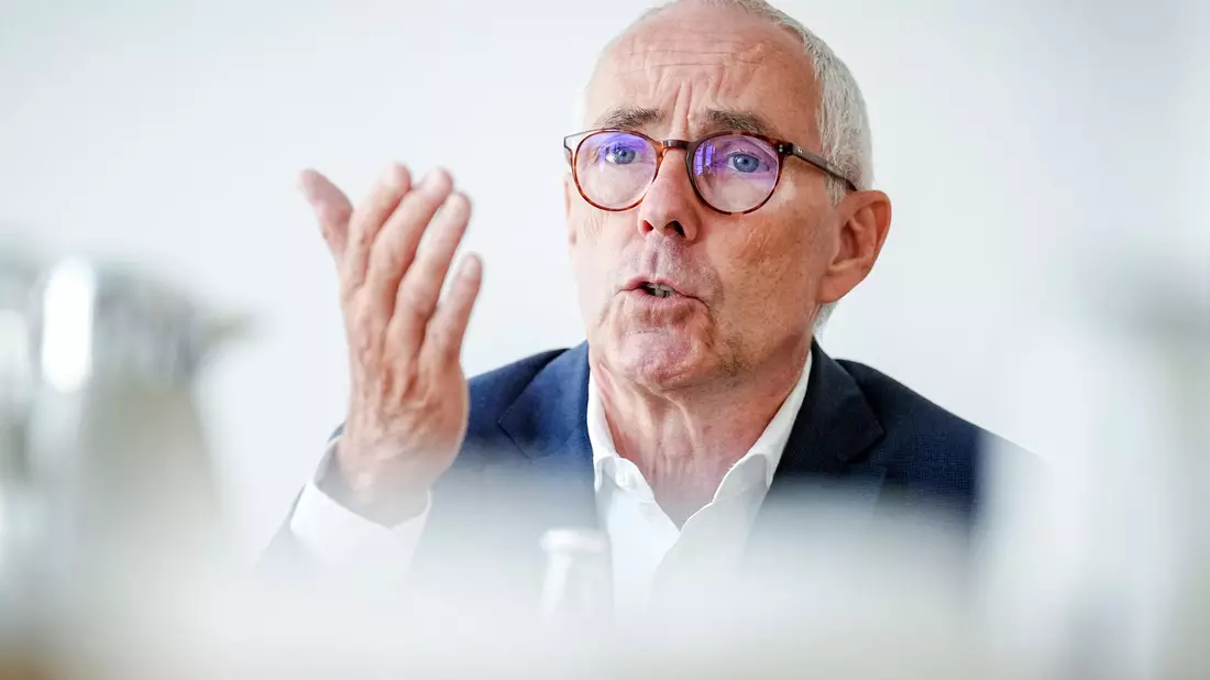 Peter Adrian, Präsident des Deutschen Industrie- und Handwerkskammertags (DIHK), will in Peking mit Vertretern aus Wirtschaft und Politik in einen Dialog treten. - Bild: Kay Nietfeld/dpa