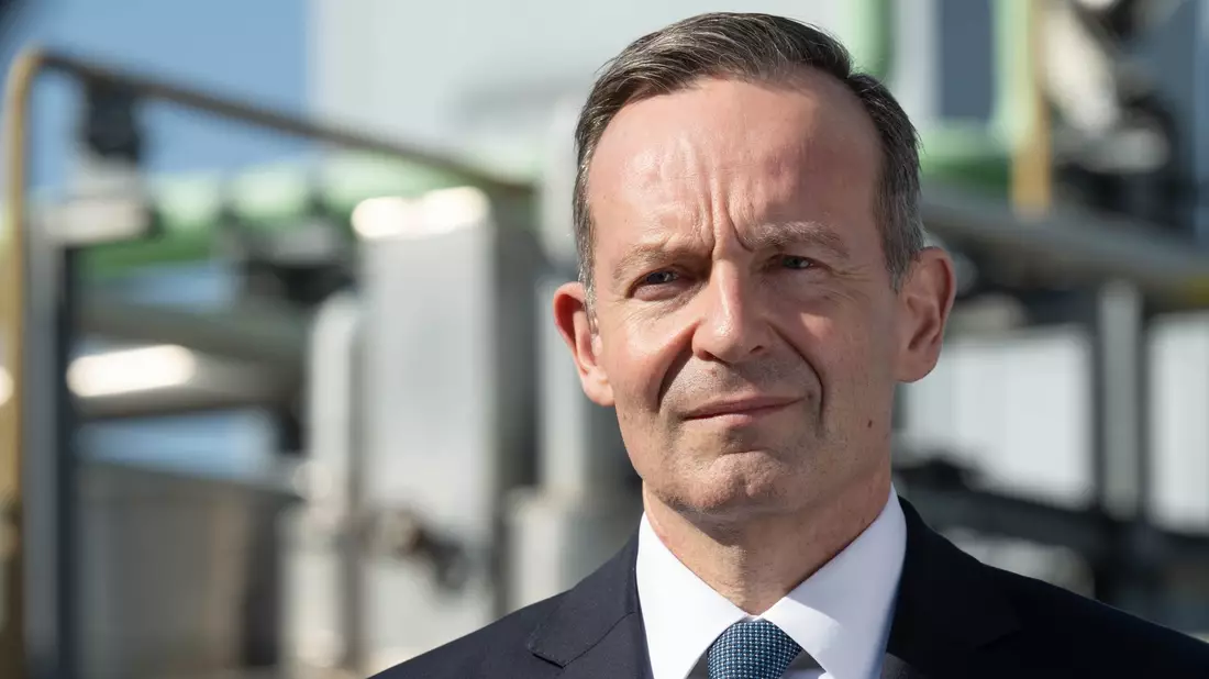 Bundesverkehrsminister Volker Wissing (FDP) will Geld in die Hand nehmen, um das Schienennetz zu modernisieren. - Bild: Hendrik Schmidt/dpa