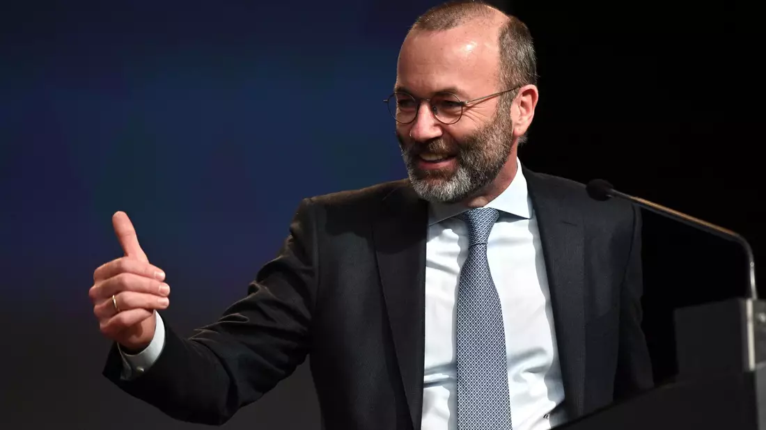 Manfred Weber, Vorsitzender der Europäischen Volkspartei, warnt mit Blick auf die Asyl-Debatte in der EU vor einer «Pflichtverletzung gegenüber unseren Bürgerinnen und Bürgern». - Bild: Jan-Philipp Strobel/dpa