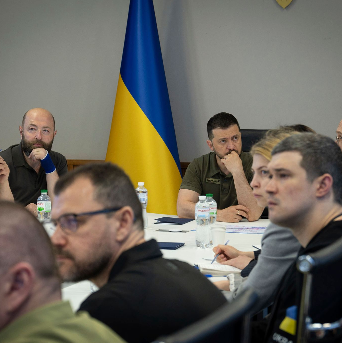 Die Ukraine wird sich laut Präsident Wolodymyr Selenskyj auch durch die Explosion des Staudamms am Dnipro nicht an der Rückeroberung besetzter Gebiete hindern lassen. - Foto: Uncredited/Ukrainian Presidential Office/AP