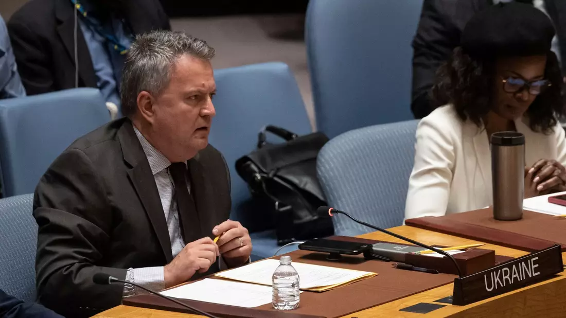 Serhij Kyslyzja, ukrainischer Botschafter bei den Vereinten Nationen, bei der kurzfristig einberufenen Dringlichkeitssitzung im UN-Sicherheitsrat. - Bild: Yuki Iwamura/AP/dpa