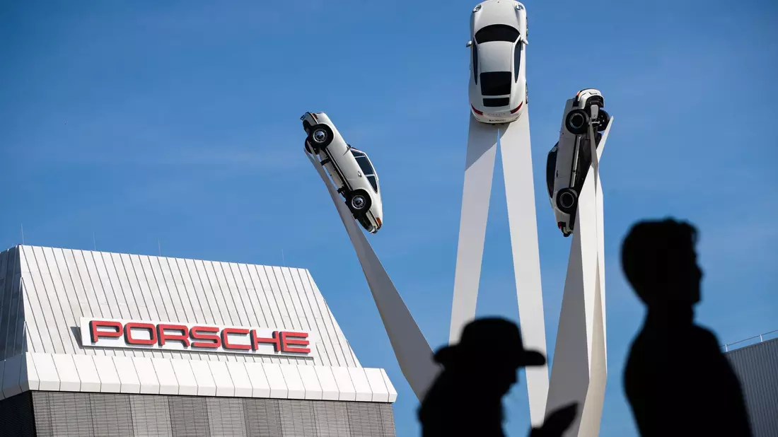 Die 911-Fahrzeuge zählen bei Porsche zu den Klassikern. - Bild: Christoph Schmidt/dpa