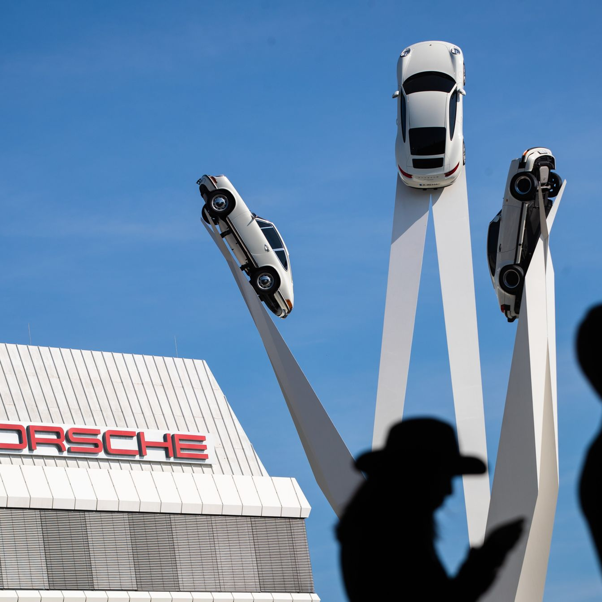 Die 911-Fahrzeuge zählen bei Porsche zu den Klassikern. - Foto: Christoph Schmidt/dpa