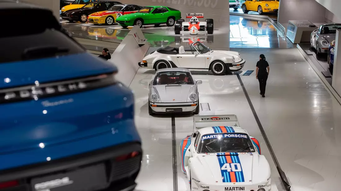 Porsche brachte viele unterschiedliche Fahrzeuge auf den Markt, hier zu sehen im Porsche Museum in Stuttgart. - Bild: Christoph Schmidt/dpa
