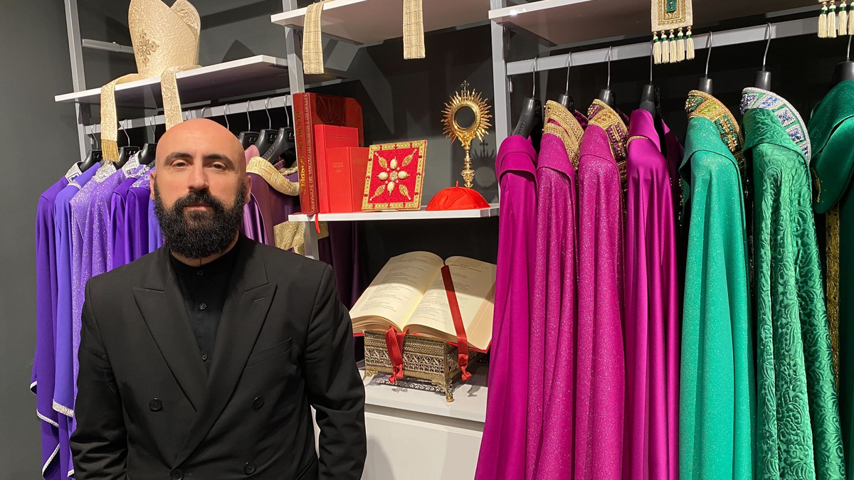 Filippo Sorcinelli schneidert Gewänder für  Päpste, Kardinäle und Priester. - Foto: Robert Messer/dpa