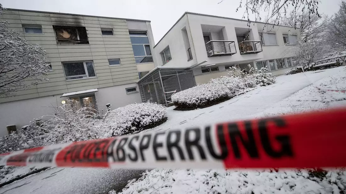 Eine psychisch erkrankte Frau verursachte einen  Brand in einem Pflegeheim - mit fatalen Folgen (Archivbild). - Bild: Marijan Murat/dpa
