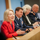 Amy Gutmann (l-r), US-Botschafterin, Michael A. Loh, Generalleutnant und Director US Air National Guard, Ute Welty, Moderatorin in der Bundespressekonferenz, Ingo Gerhartz, Generalleutnant und Inspekteur der Luftwaffe, nehmen an der Pressekonferenz zum Internationalen Luftwaffen-Manöver «Air Defender 2023» teil. - Foto: Kay Nietfeld/dpa