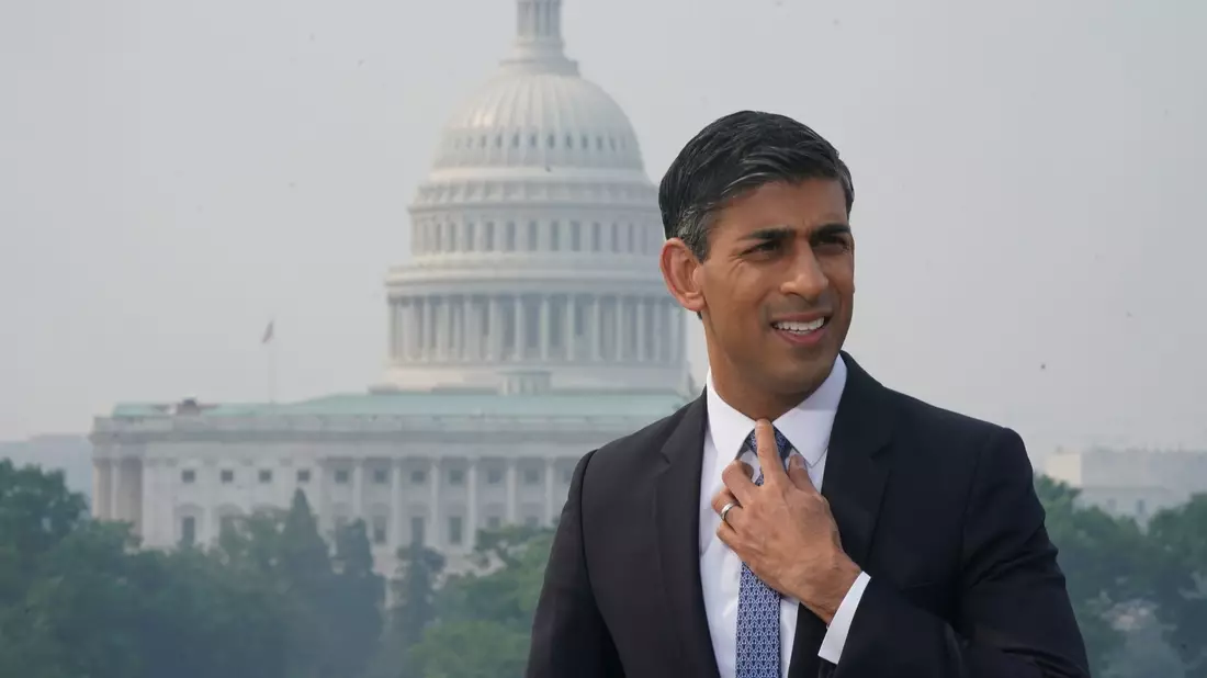 Großbritanniens Premierminister Rishi Sunak spricht während seines Besuchs in Washington mit Journalisten. - Bild: Niall Carson/PA Wire/dpa
