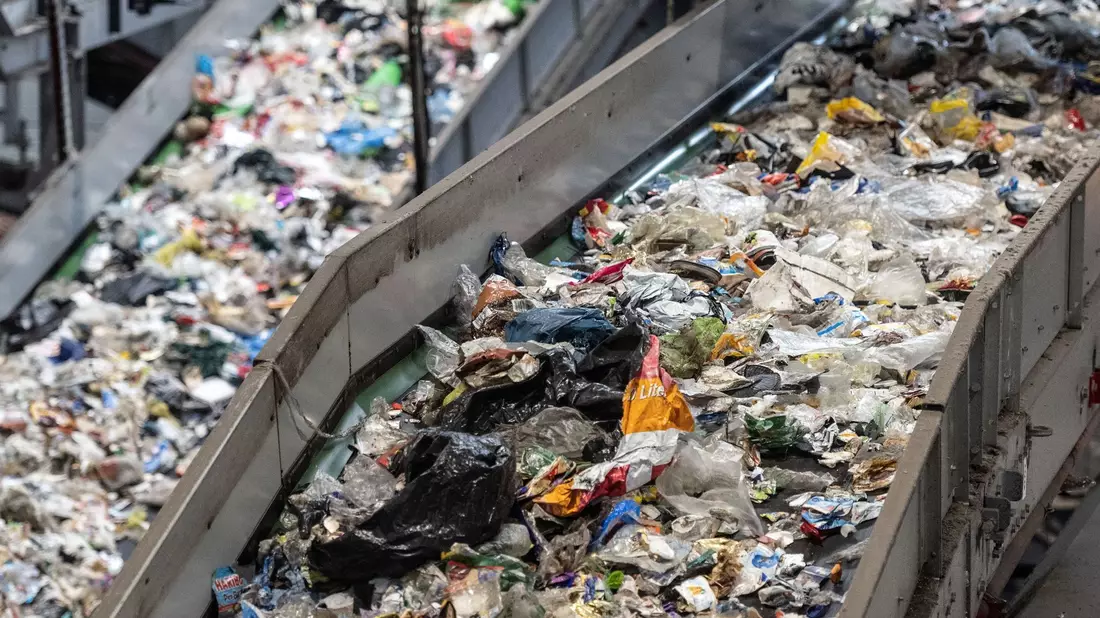Unsortierter Müll: Die Mehrheit der EU-Mitgliedstaaten läuft Gefahr, die Ziele zum Recycling von Abfällen und Verpackungsmüll zu verfehlen. - Bild: Bernd Thissen/dpa