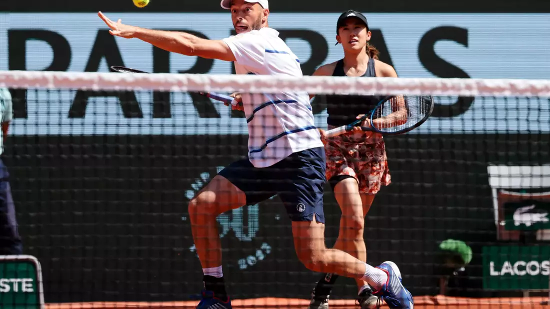 Sicherten sich in Paris den Mixed-Titel: Tim Pütz (l) und Miyu Kato. - Bild: Frank Molter/dpa
