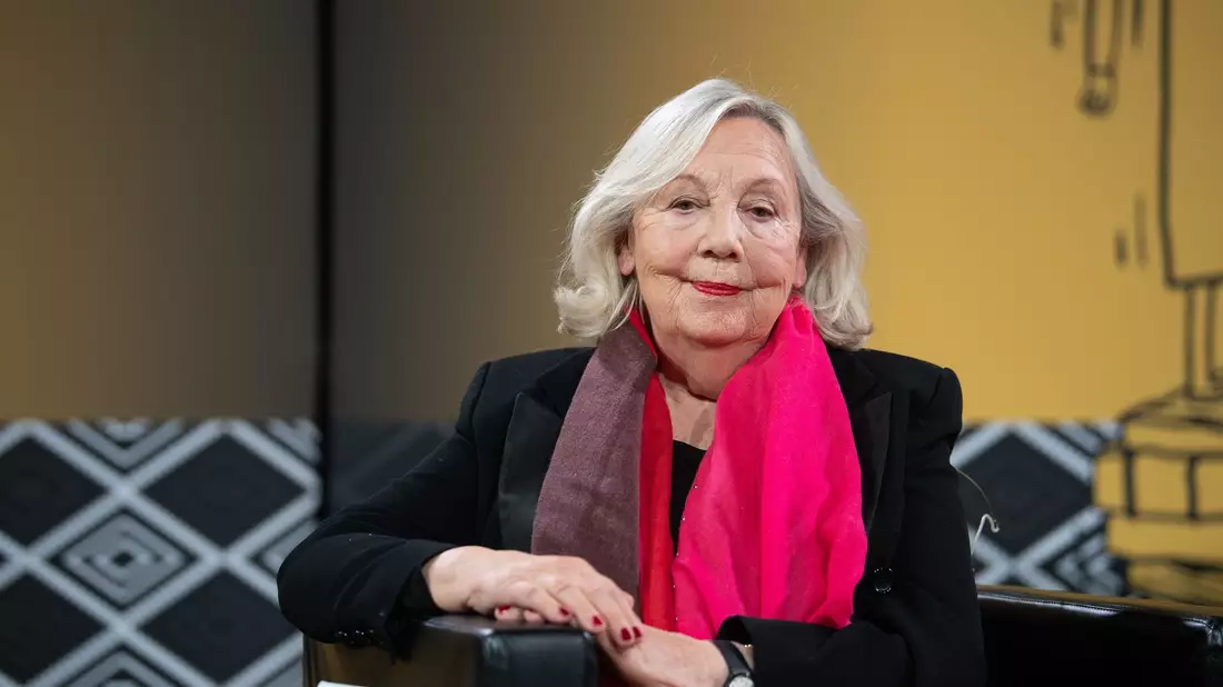 Gudrun Penndorf wird geehrt. - Bild: Sebastian Gollnow/dpa