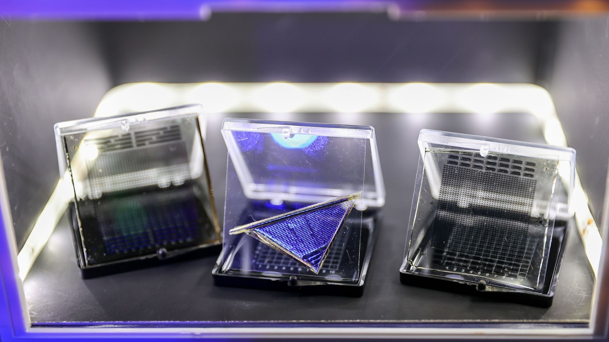 Auf Folien aufgebrachte flexible Mikroelektronik in einem Labor der Technischen Universität Chemnitz. - Foto: Jan Woitas/dpa-Zentralbild/dpa