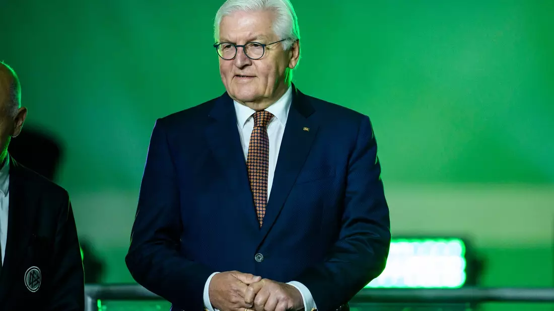 Hat den Weg für die umstrittene Wahrechtsreform frei gemacht: Bundespräsident Frank-Walter Steinmeier. - Bild: Tom Weller/dpa