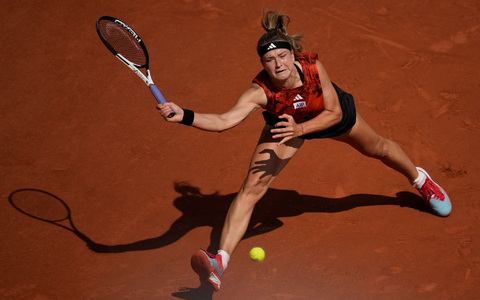 Karolina Muchova steht nach dem Sieg gegen Aryna Sabalenka im Finale der French Open. - Foto: Christophe Ena/AP/dpa