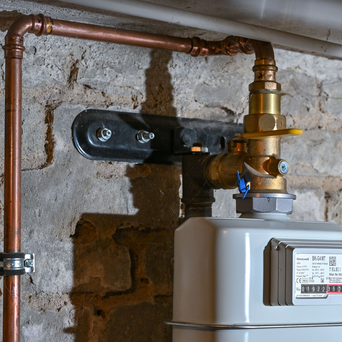 Die Preise für Haushaltsenergie sanken im April um 1,2 Prozent - trotz des Auslaufens der temporären Mehrwertsteuersenkung für Gas und Fernwärme. - Foto: Patrick Pleul/dpa