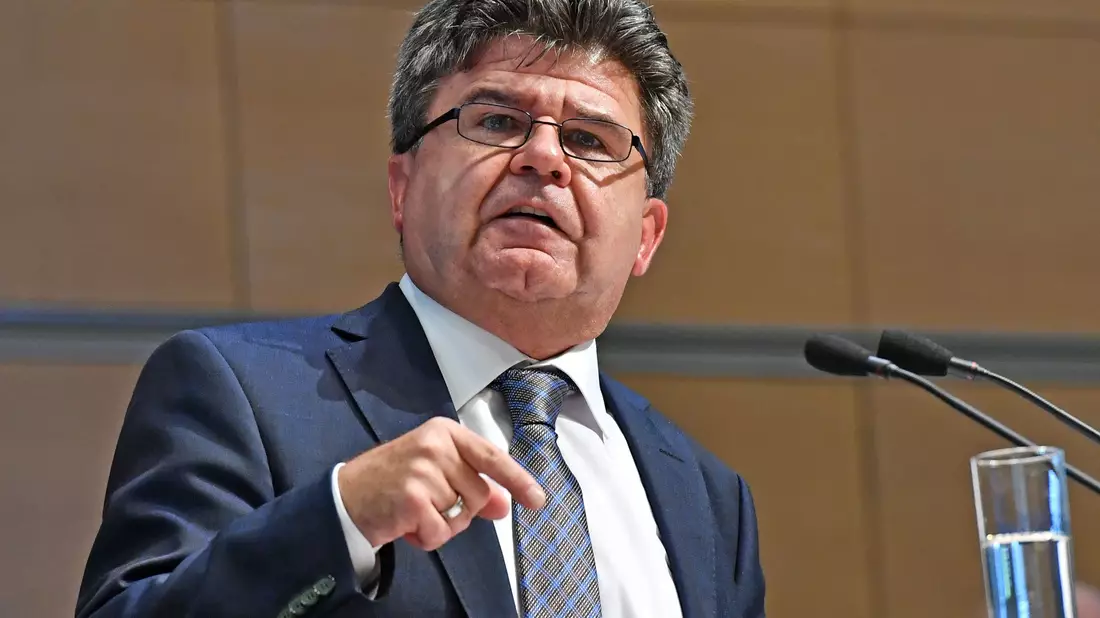 «Es hilft uns nicht weiter, wenn wir immer nur davon reden, dass wir mit der AfD nicht reden»: Michael Brychcy. - Bild: Martin Schutt/dpa
