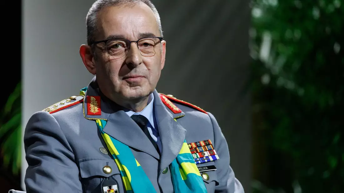 Carsten Breuer, Generalinspekteur der Bundeswehr, nimmt beim 38. Deutschen Evangelischen Kirchentag an einer Podiumsdiskussion teil. - Bild: Daniel Karmann/dpa