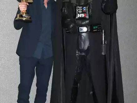 Zwei, die zusammengehören: Hayden Christensen und Darth Vader. - Foto: Kay Blake/ZUMA Press Wire/dpa