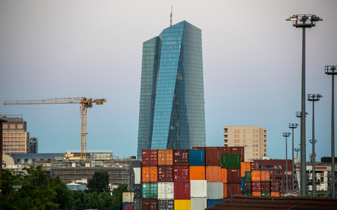Die Zentrale der Europäischen Zentralbank (EZB) in Frankfurt. Was wird sie am Donnerstag entscheiden? - Foto: Helmut Fricke/dpa
