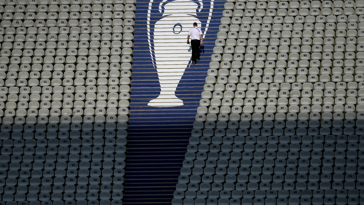 Bereit für den Königspokal: Das Champions-League-Finale 2023 findet in Istanbul statt. - Foto: Thanassis Stavrakis/AP/dpa