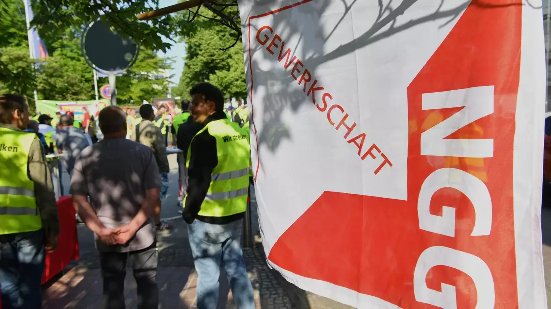 Die Gewerkschaft NGG strebt einen deutschlandweiten Tarifvertrag in der Süßwarenindustrie an. - Bild: Paul Zinken/dpa