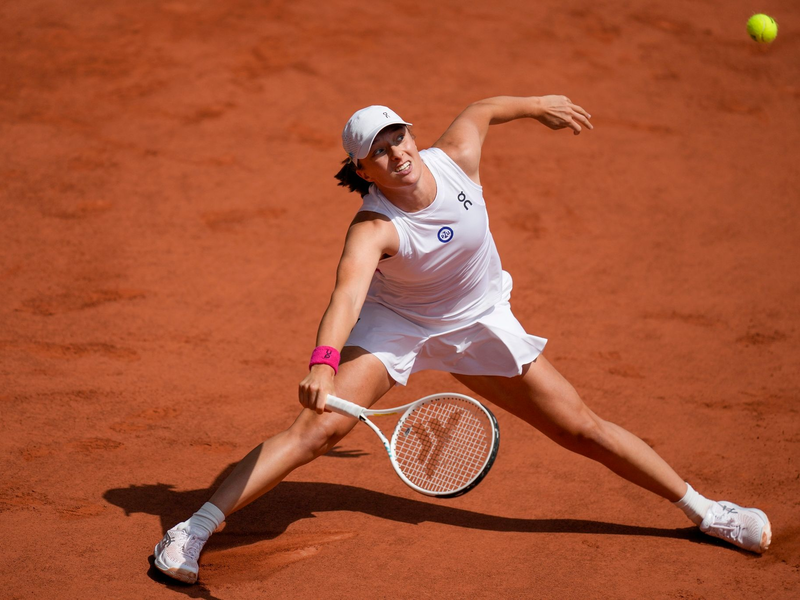 Gewann in Paris die French Open: Iga Swiatek. - Foto: Thibault Camus/AP/dpa