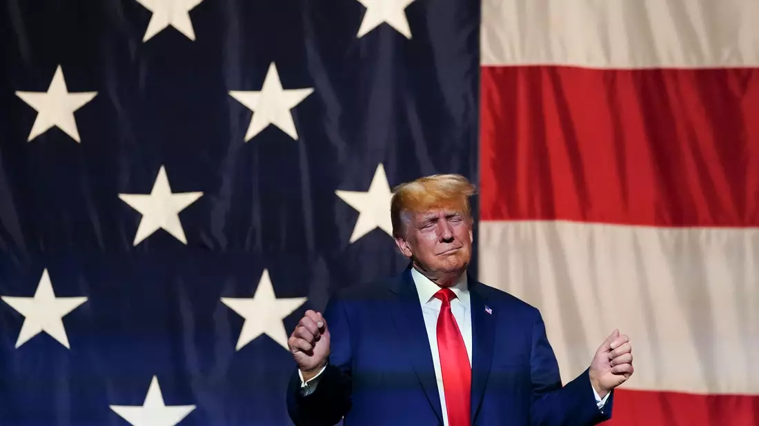 Donald Trump tritt auf einer Parteiveranstaltung der Republikaner auf. - Bild: John Bazemore/AP/dpa