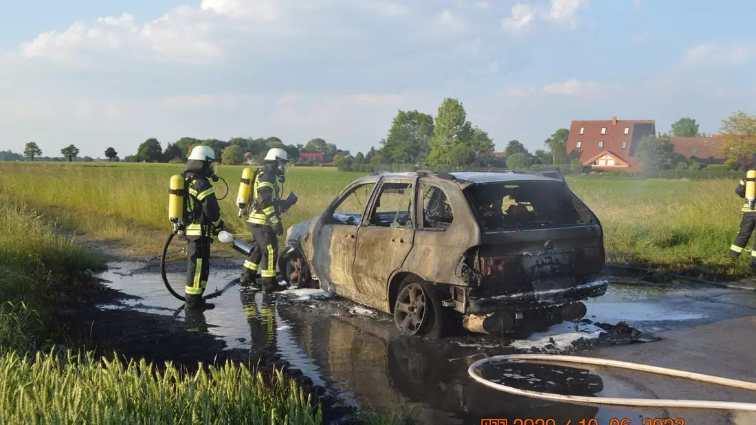 LRA-Ravensburg: Das neue gemeinsame Feuerwehrgerätehaus für den Wangener Löschzug-Nord ist mit dem Einzug der Abteilungen Karsee und Leupolz, nun offiziell in Betrieb genommen worden. - Bild: presseportal.de