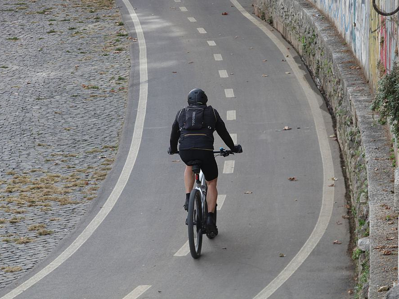 Fahrradfahrer auf Fahrradweg - Foto: ?ber dts Nachrichtenagentur