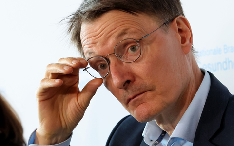 Gesundheitsminister Karl Lauterbach weist Forderungen der Apothekerverbände nach mehr Honorar zurück. - Foto: Bernd Wüstneck/dpa Gesundheitsminister Karl Lauterbach weist Forderungen der Apothekerverbände nach mehr Honorar zurück. - Foto: Bernd Wüstneck/dpa