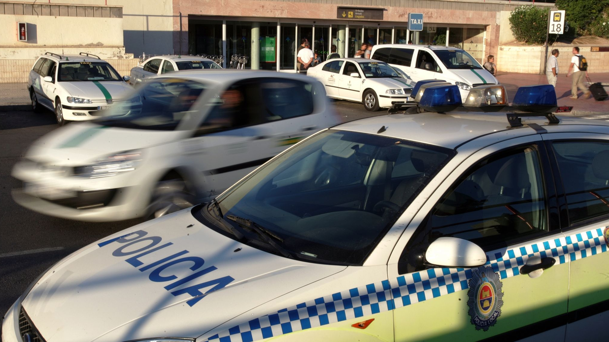 Zwei Polizisten in Spanien wollten in einem Nachbarschaftsstreit schlichten. Einer von ihnen kam dabei ums Leben. (Symbolbild) - Foto: Alexander Rüsche/dpa
