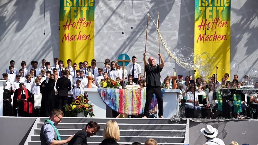 Nach fünf Tagen voller politischer Statements und Bibelarbeiten geht der Kirchentag in Nürnberg zu Ende. - Bild: Pia Bayer/dpa