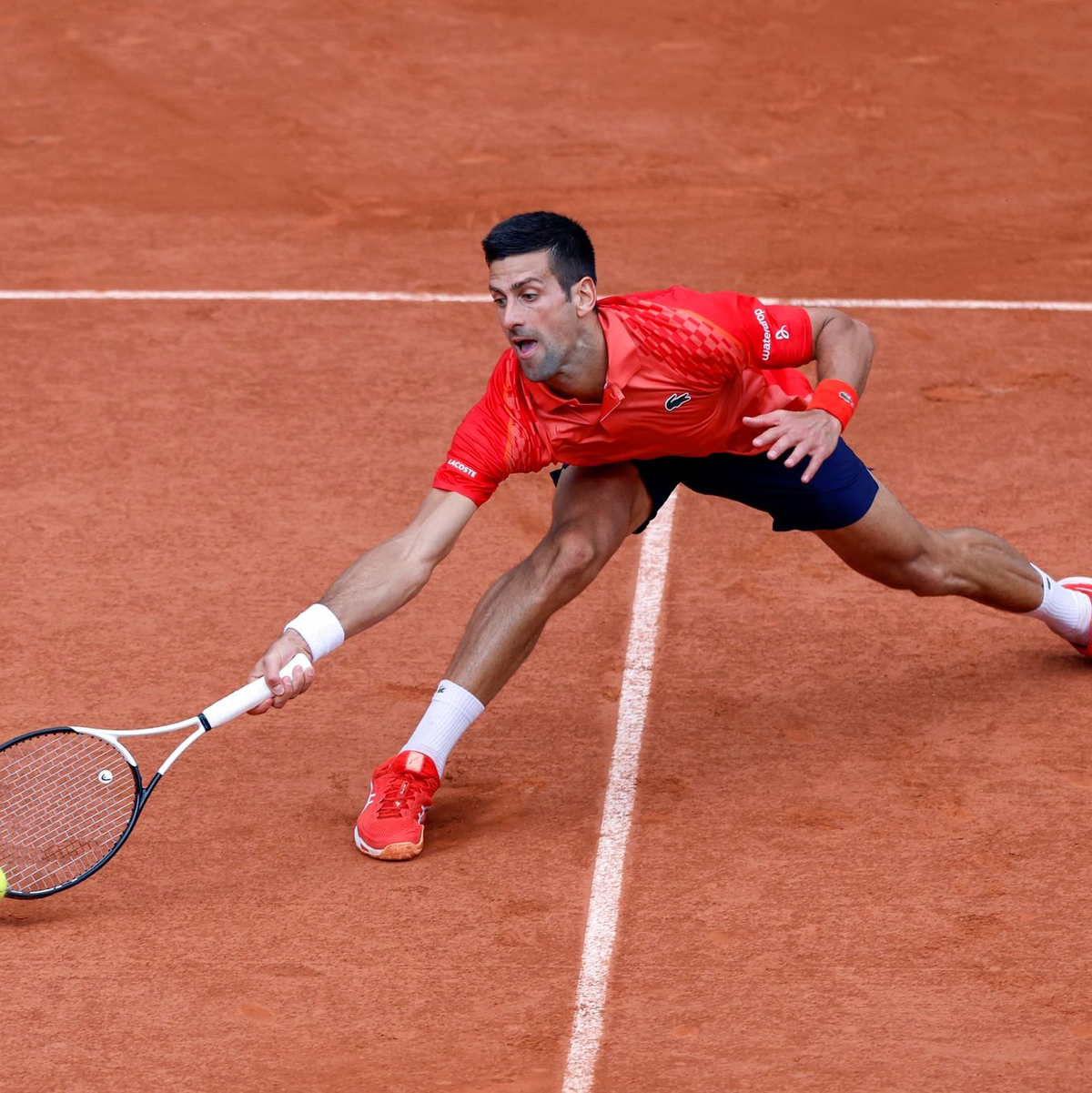 Setzte sich im Finale von Paris mit 7:6, 6:3, 7:5 gegen den Norweger Casper Ruud durch: Der Serbe Novak Djokovic. - Foto: Jean-Francois Badias/AP/dpa
