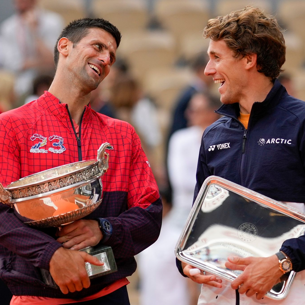 Sieger Novak Djokovic (l) und Finalist Casper Ruud. - Foto: Thibault Camus/AP/dpa