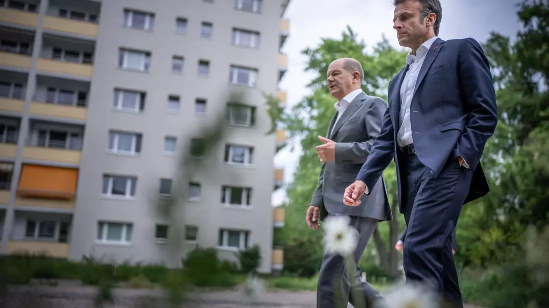 Bundeskanzler Olaf Scholz (l) trifft heute Frankreichs Präsident Emmanuel Macron in Paris (Archivbild). - Bild: Michael Kappeler/dpa Pool/dpa