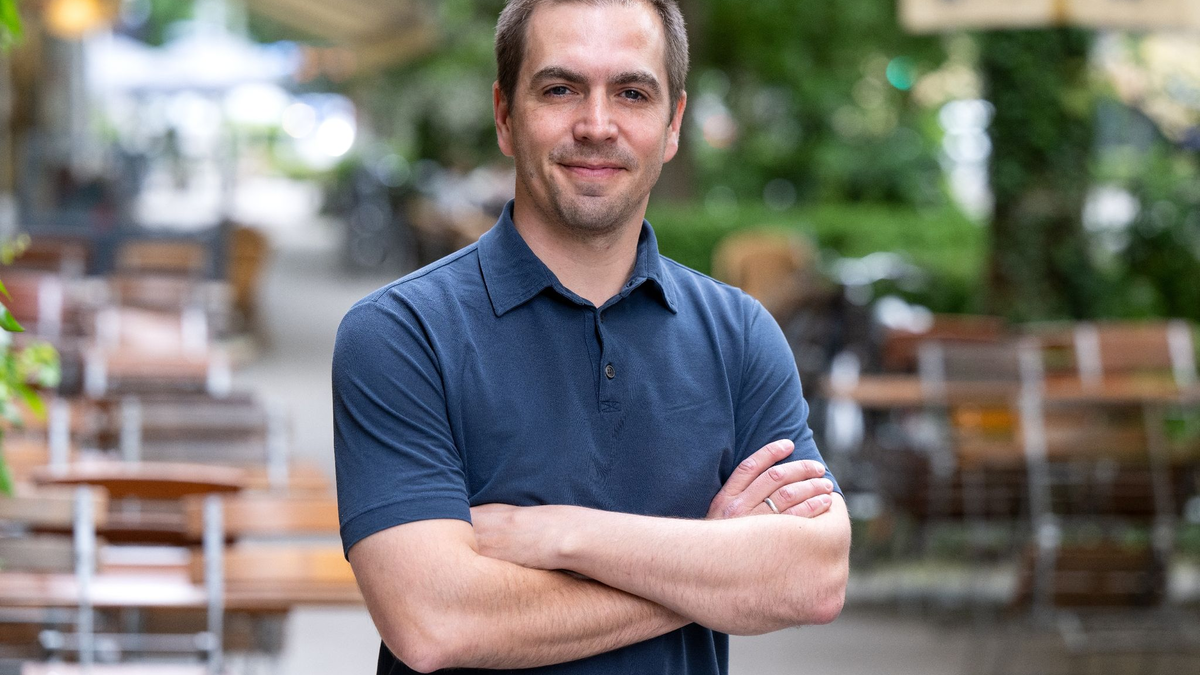 Der ehemalige Fußballspieler Philipp Lahm bei einem Interviewtermin. - Foto: Sven Hoppe/dpa