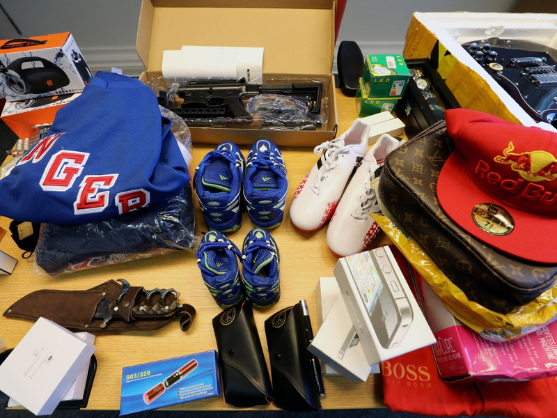 Die Bekleidungsindustrie ist von Fälschungen stark betroffen, aber nicht nur sie. - Foto: Bernd Wüstneck/dpa-Zentralbild/dpa