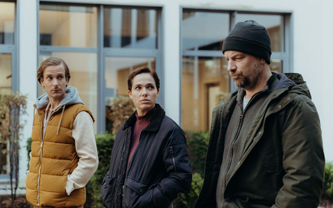 Verena Altenberger hat als Elisabeth Eyckhoff (m.) ihren letzten Fall gelöst. - Foto: Sabine Finger/Amalia Film/Dragonbird Films/BR/dpa