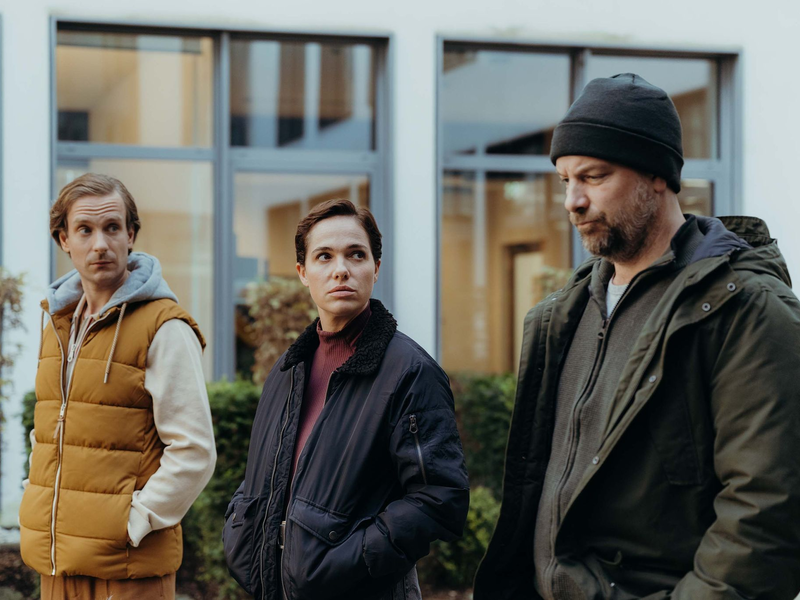 Verena Altenberger hat als Elisabeth Eyckhoff (m.) ihren letzten Fall gelöst. - Foto: Sabine Finger/Amalia Film/Dragonbird Films/BR/dpa