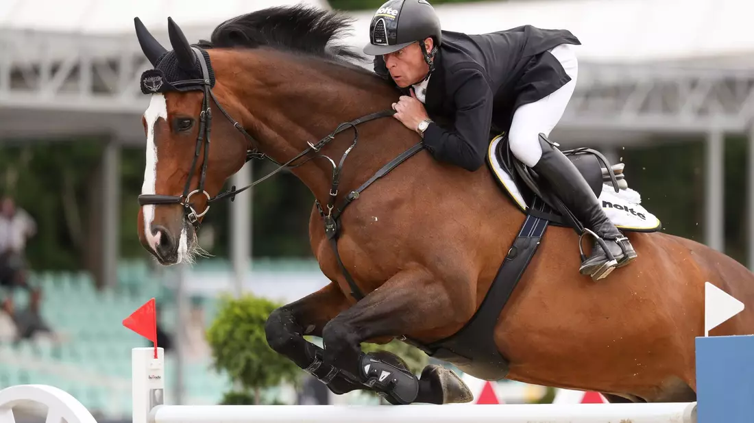 Hat sich die deutsche Meisterschaft im Springreiten gesichert: Marcus Ehning. - Bild: Friso Gentsch/dpa