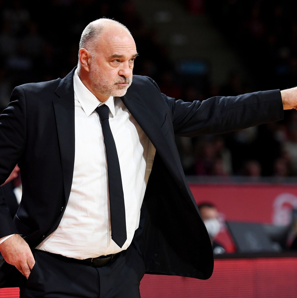Pablo Laso und Bayerns Basketballer haben in Hamburg vor einer Rekordkulisse gewonnen. - Foto: Angelika Warmuth/dpa