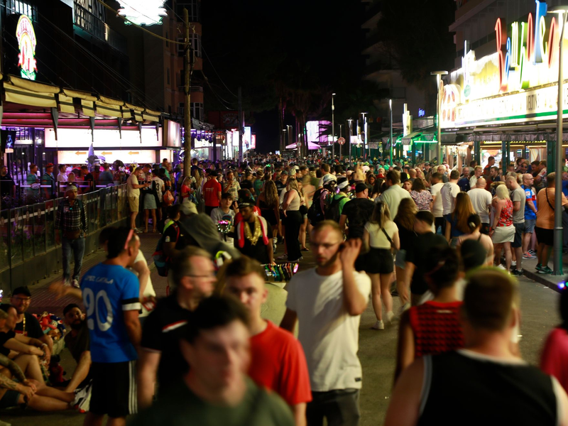 Im zweiten Jahr nach Corona wollen die Deutschen wieder die Welt erkunden. - Foto: Clara Margais/dpa