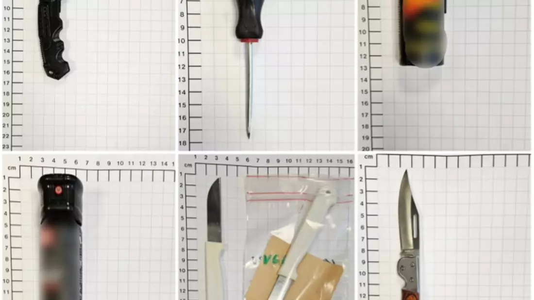 BPOL NRW: Bundespolizei stellt Einhandmesser und Multitool Axt am Düsseldorfer Hauptbahnhof sicher - Bild: presseportal.de