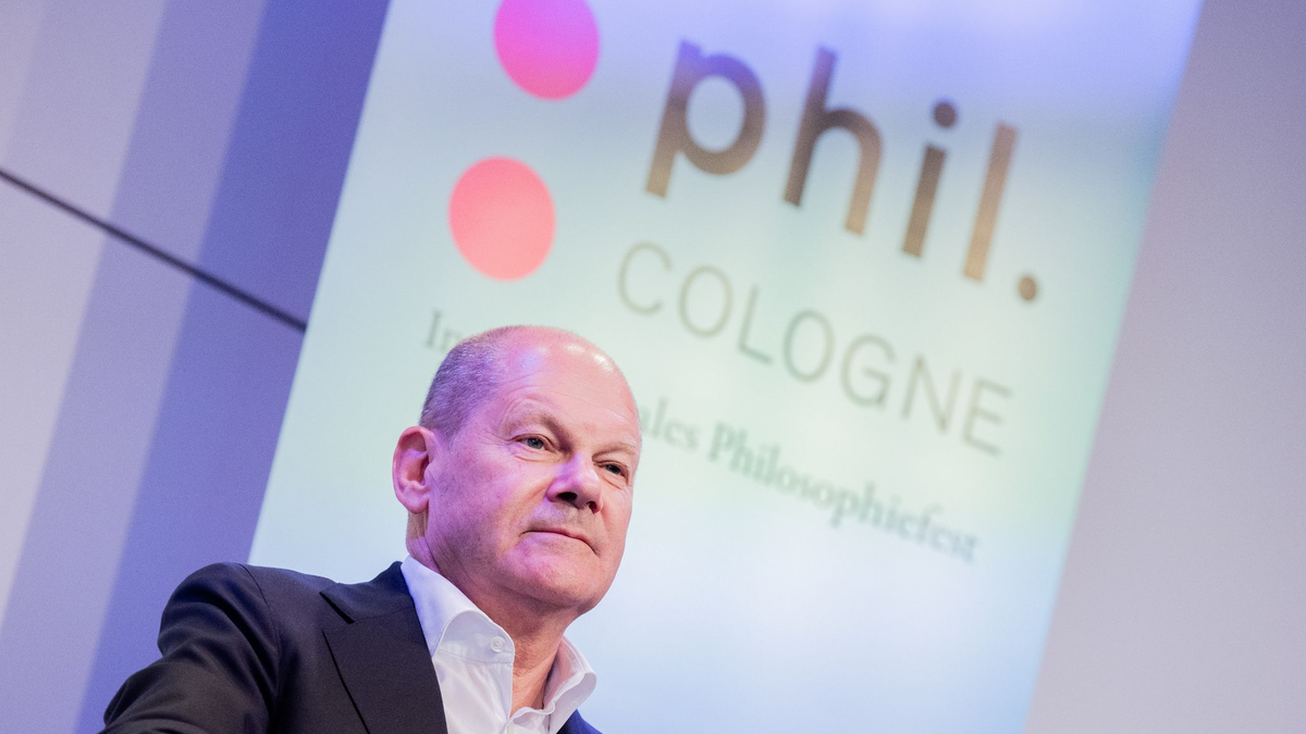 Bundeskanzler Olaf Scholz beim Philosophiefestival Phil.Cologne in Köln. - Foto: Rolf Vennenbernd/dpa